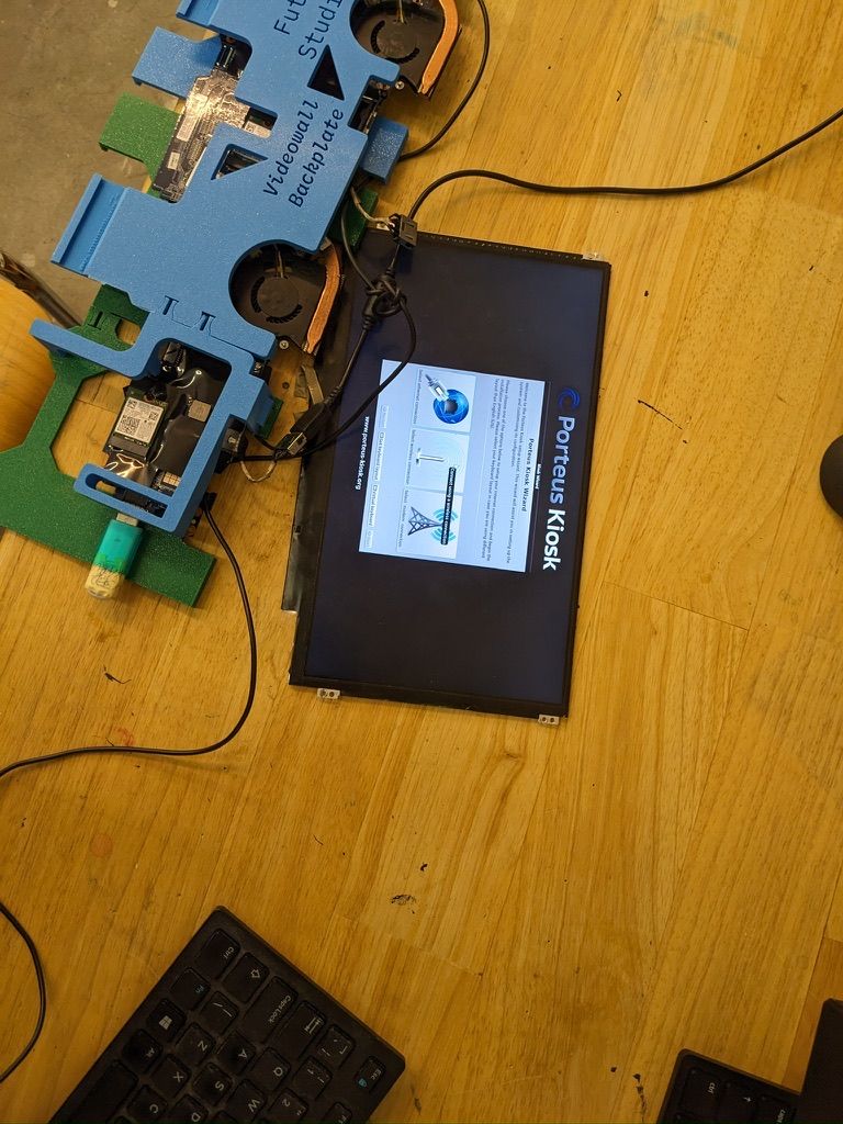 Dismantled laptop with Porteus installer